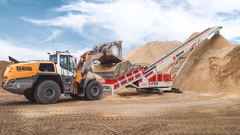 LF 520 Revolution stockpiling sand in Germany