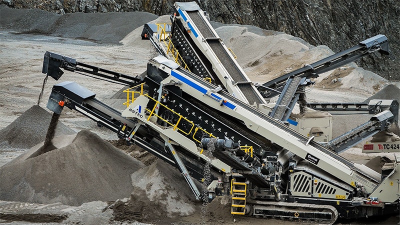 Astec mobile aggregate equipment working in a quarry