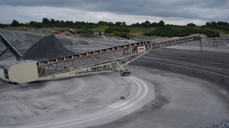 Telestack 842 stacker automatically stockpiling from a fixed plant